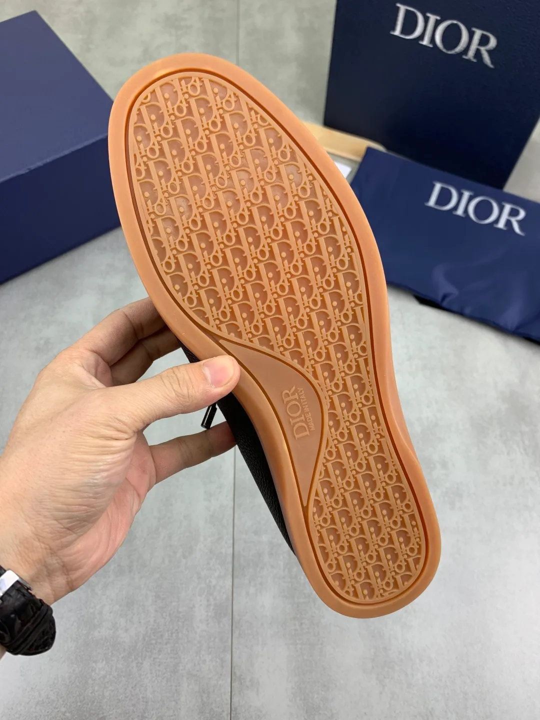 Men's men's shoes 💰P580 new style wool lining 💰high version 💎💎💎Dior original version! Top Italian purchasing agent! Men's high-top business casual leather shoes, original imported calfskin upper, ultimate texture, gentleman style, warm real wool lining inside, top-quality original Italian rubber outsole, first-class workmanship, top quality! Size: 39-44 (45 customized)